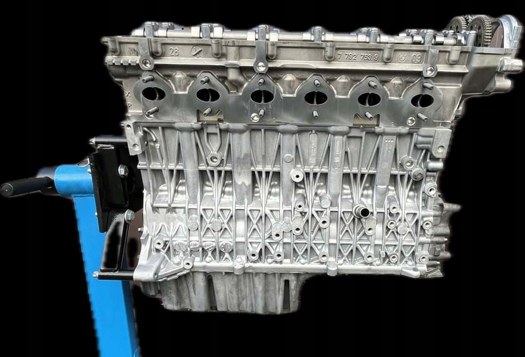 Moteur 306D5 vue 5