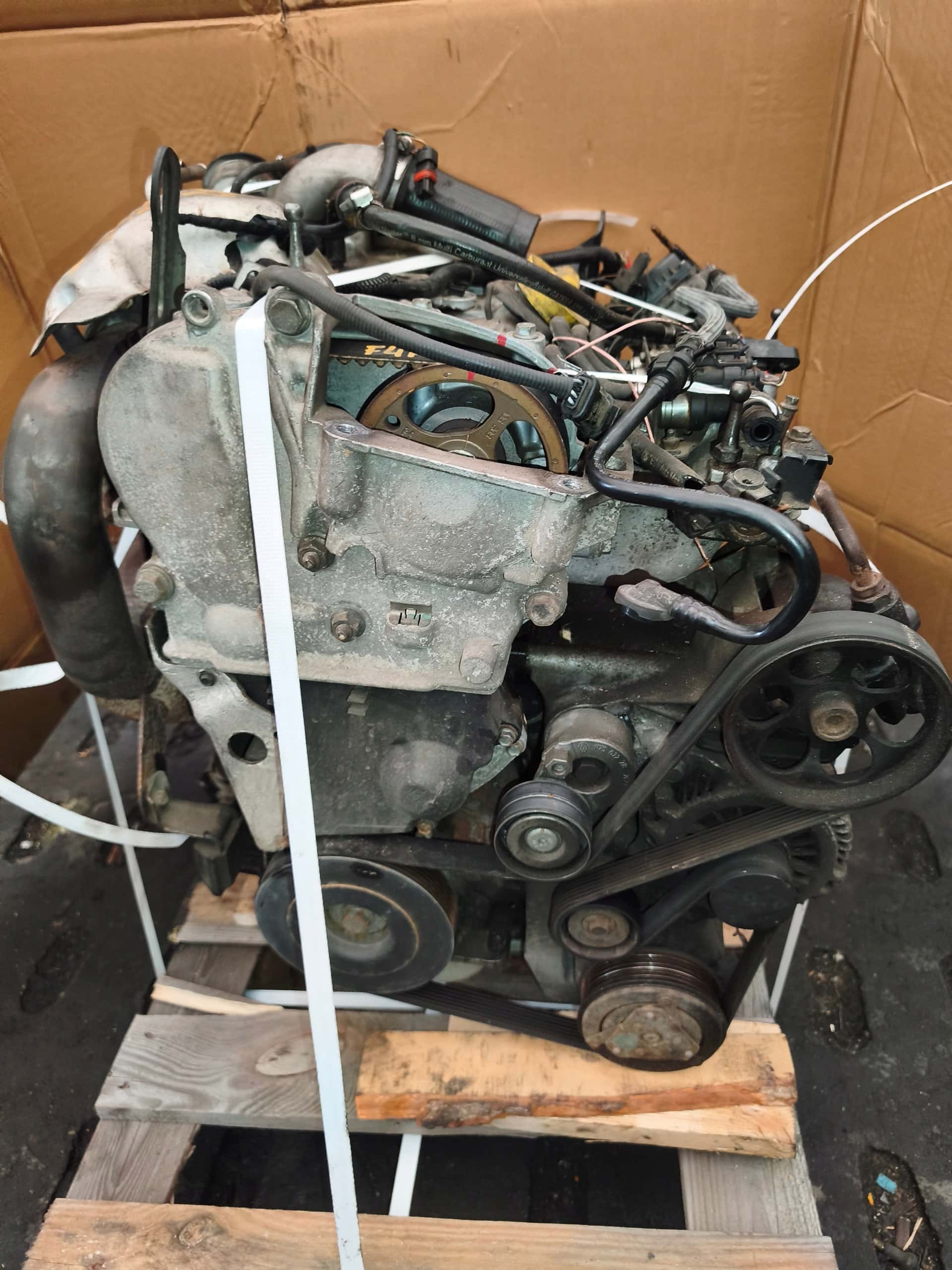 Moteur F4R 797 vue 7