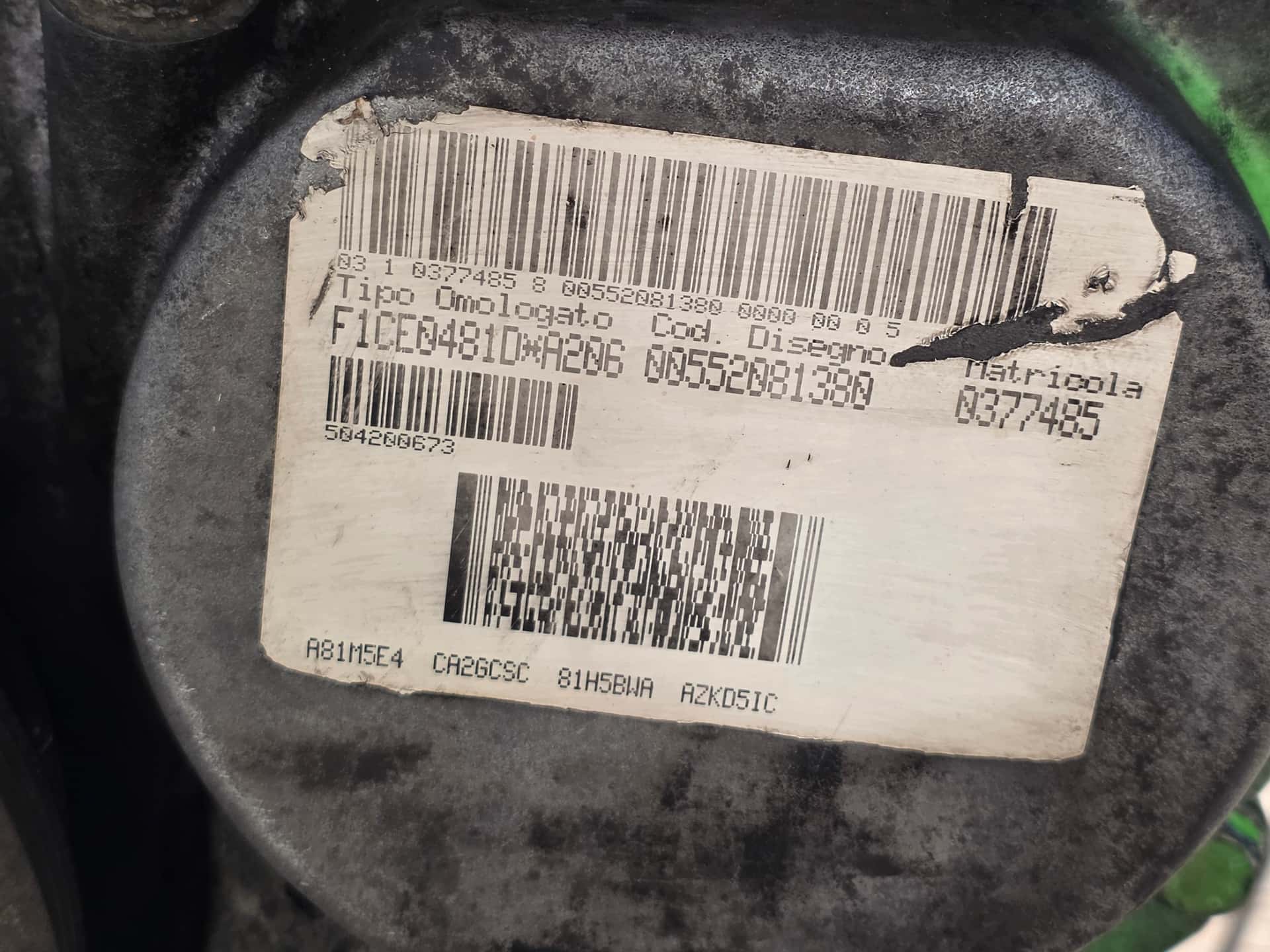 Moteur F1CE0481D vue 5