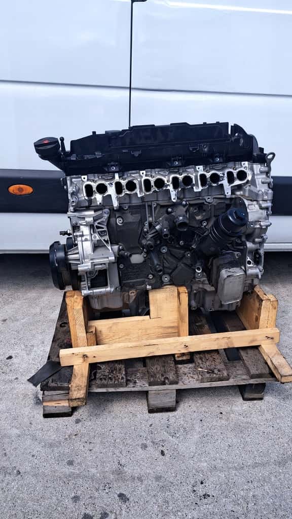 Moteur B57 D30 C vue 2