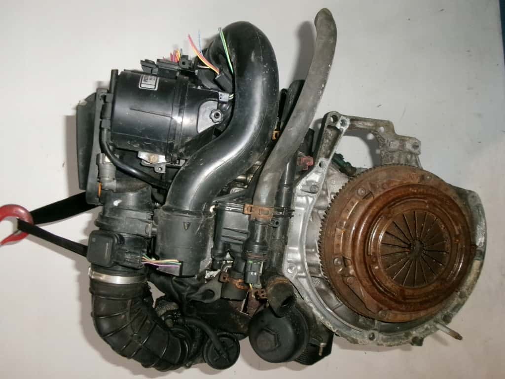 Moteur 8HZ (DV4TD) vue 2