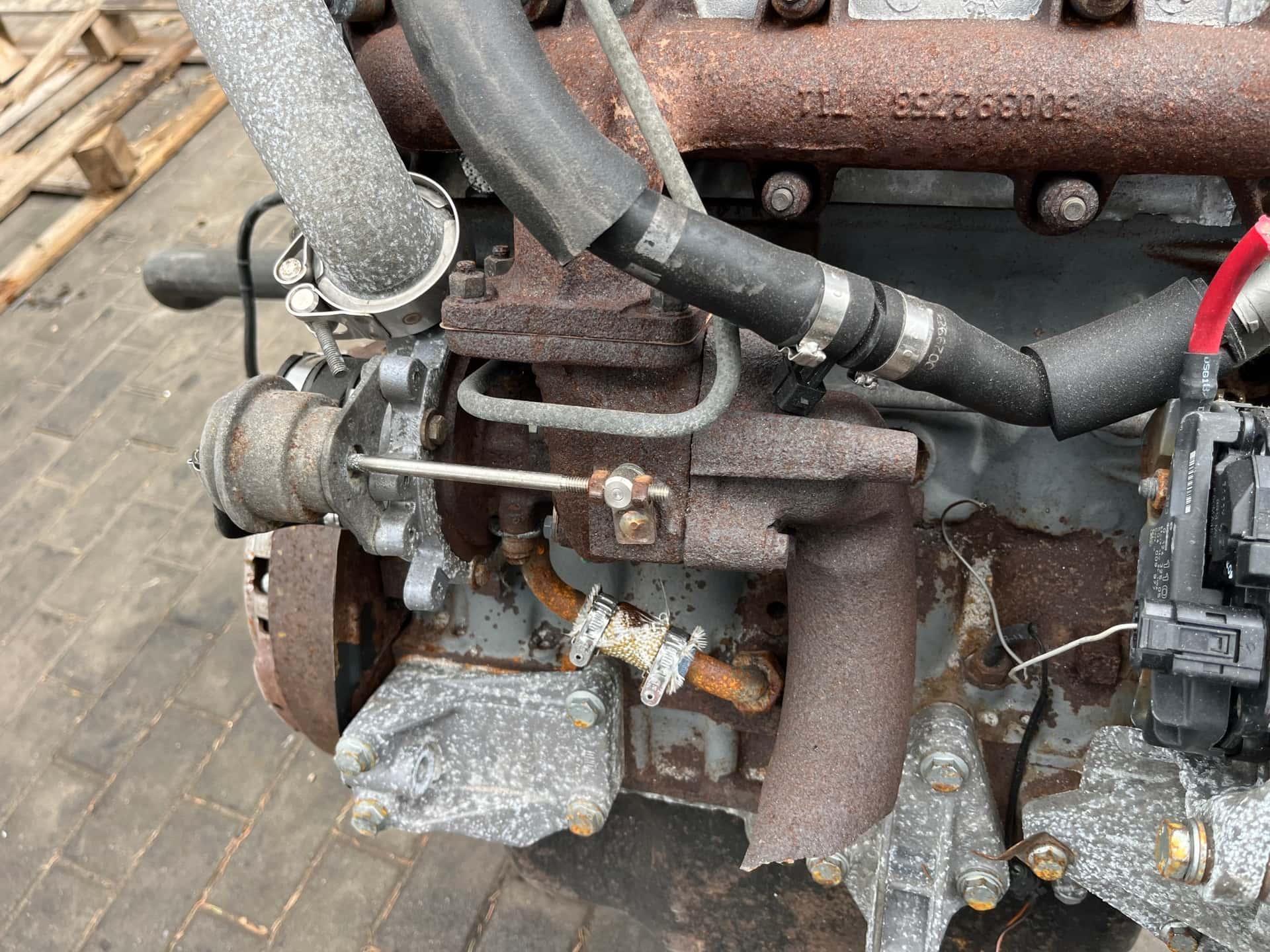 Moteur F1AE0481C vue 6