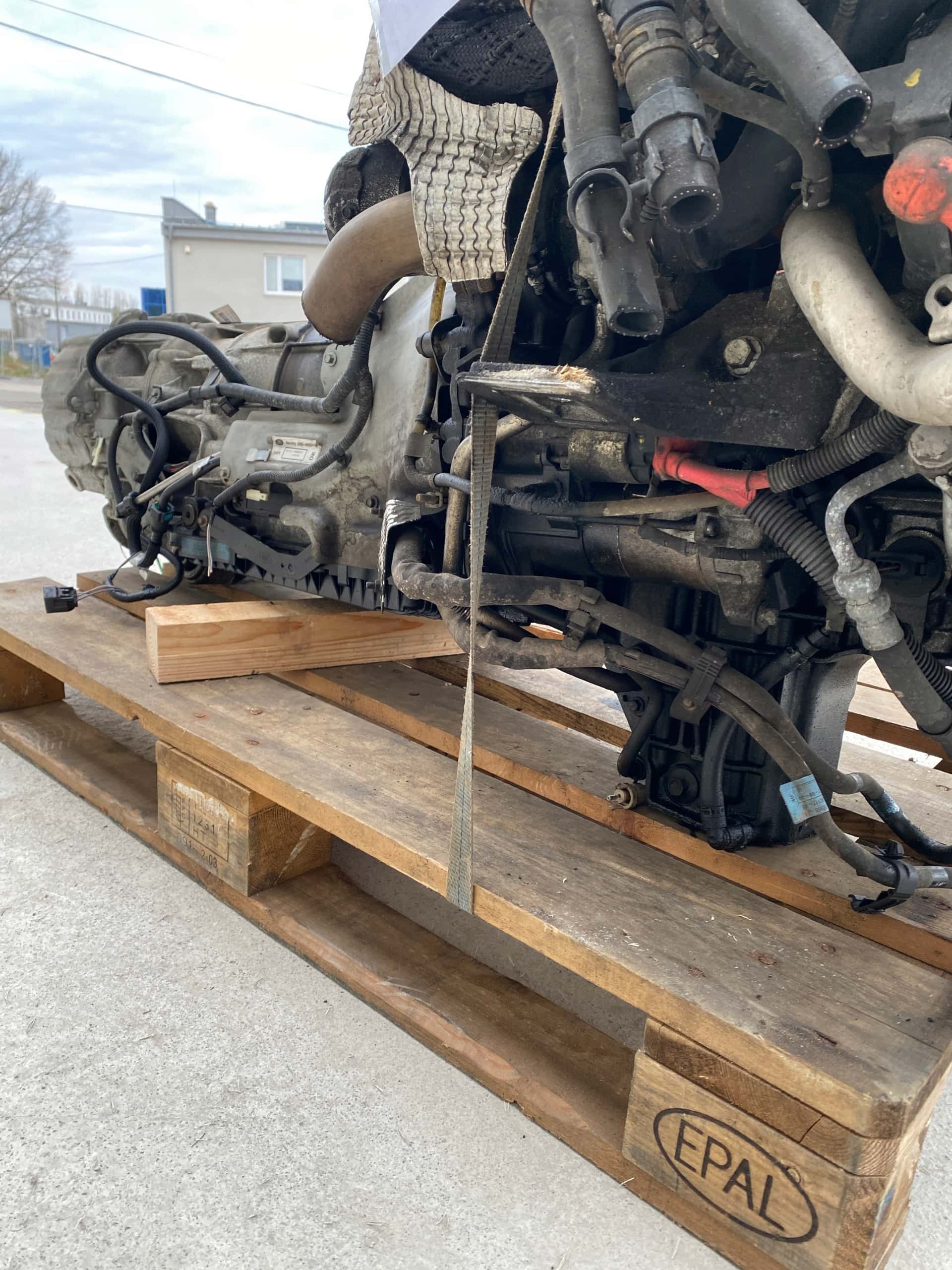Moteur 306DT vue 10