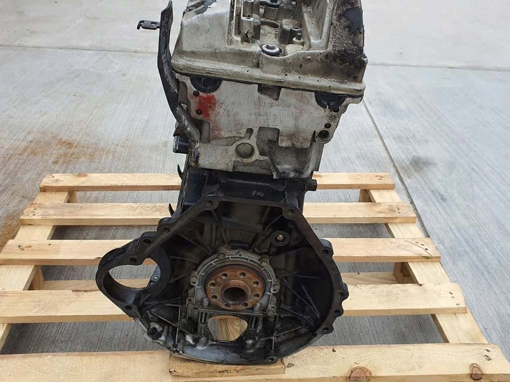 Moteur M 104.994 vue 2