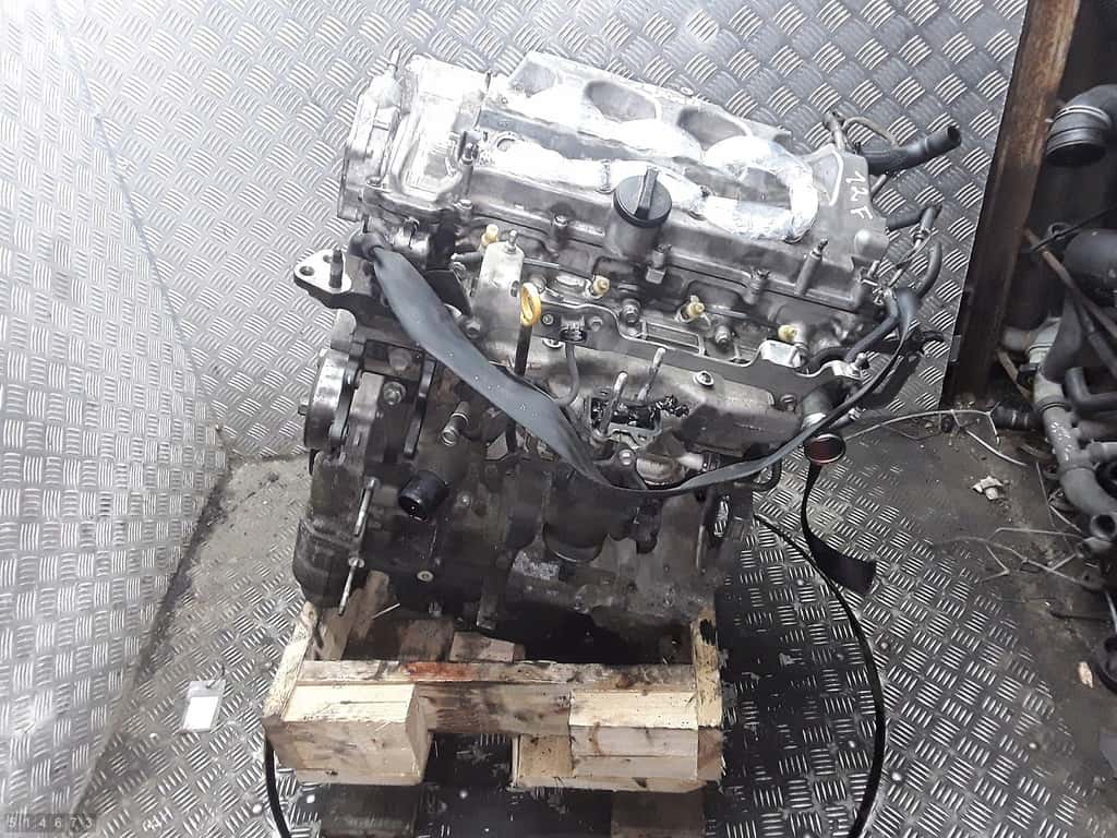 Moteur 2AD-FTV vue 2