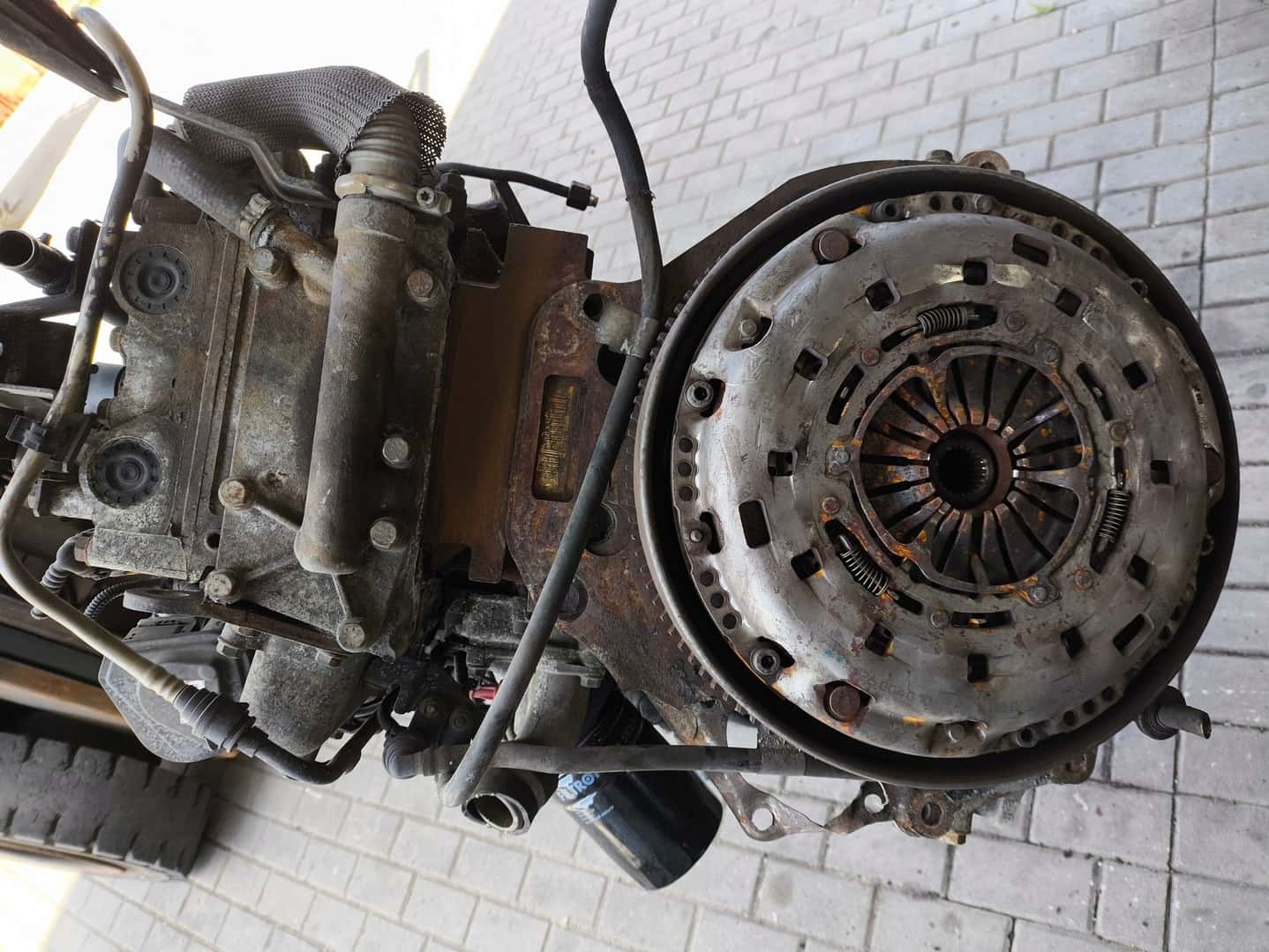 Moteur F1CE0481D (F30DT) vue 5