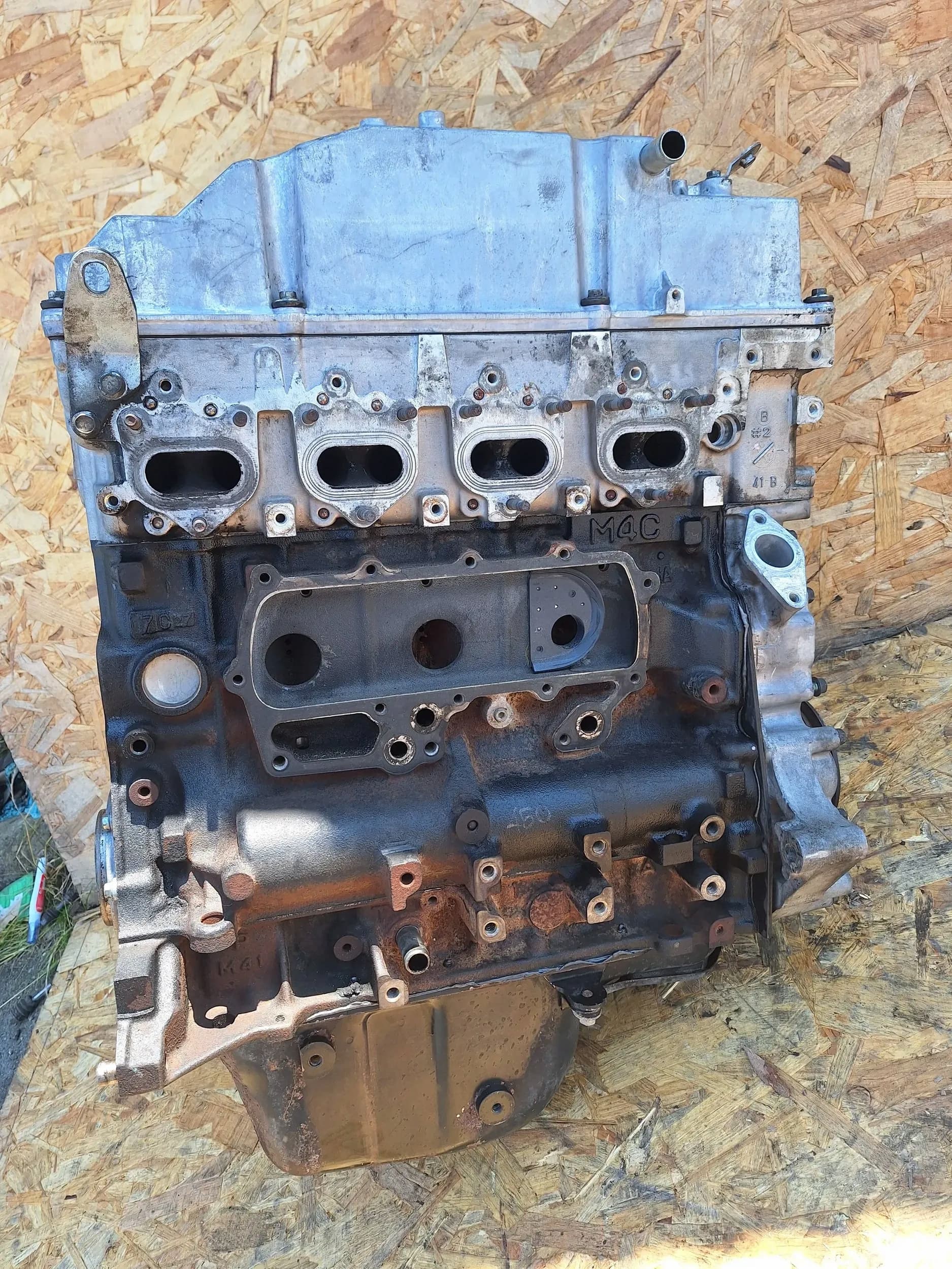 Moteur 4M41 — vue 2