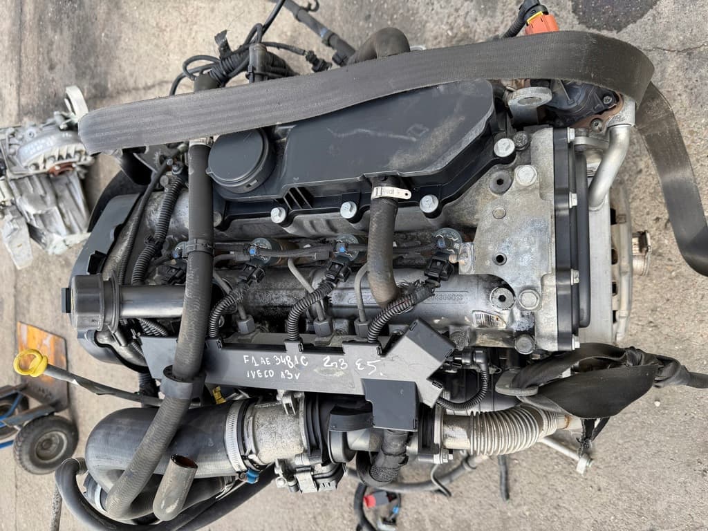 Moteur F1AE3481C — vue 2
