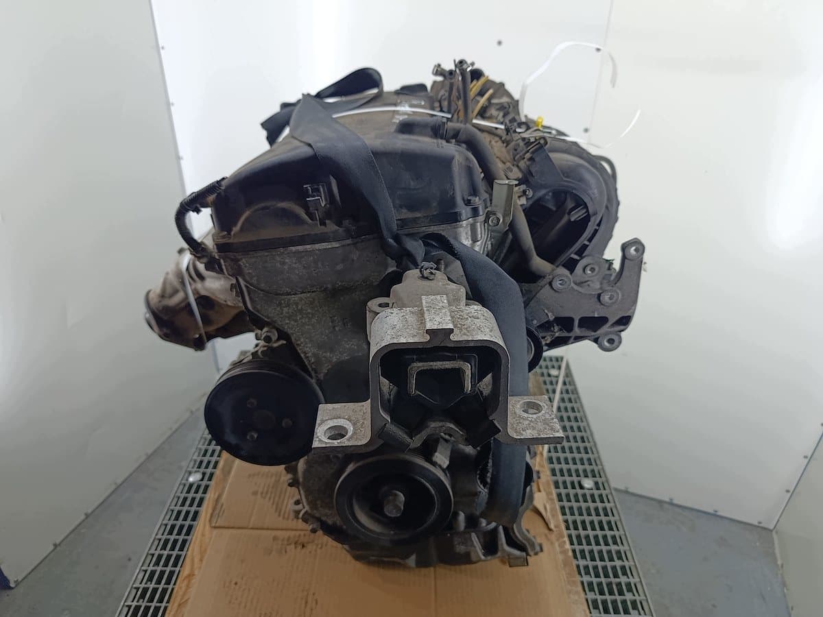 Moteur 4B10 — vue 4