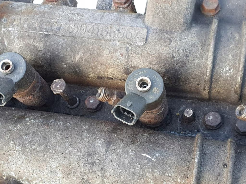 Moteur F1CE0481D (F30DT) — vue 5