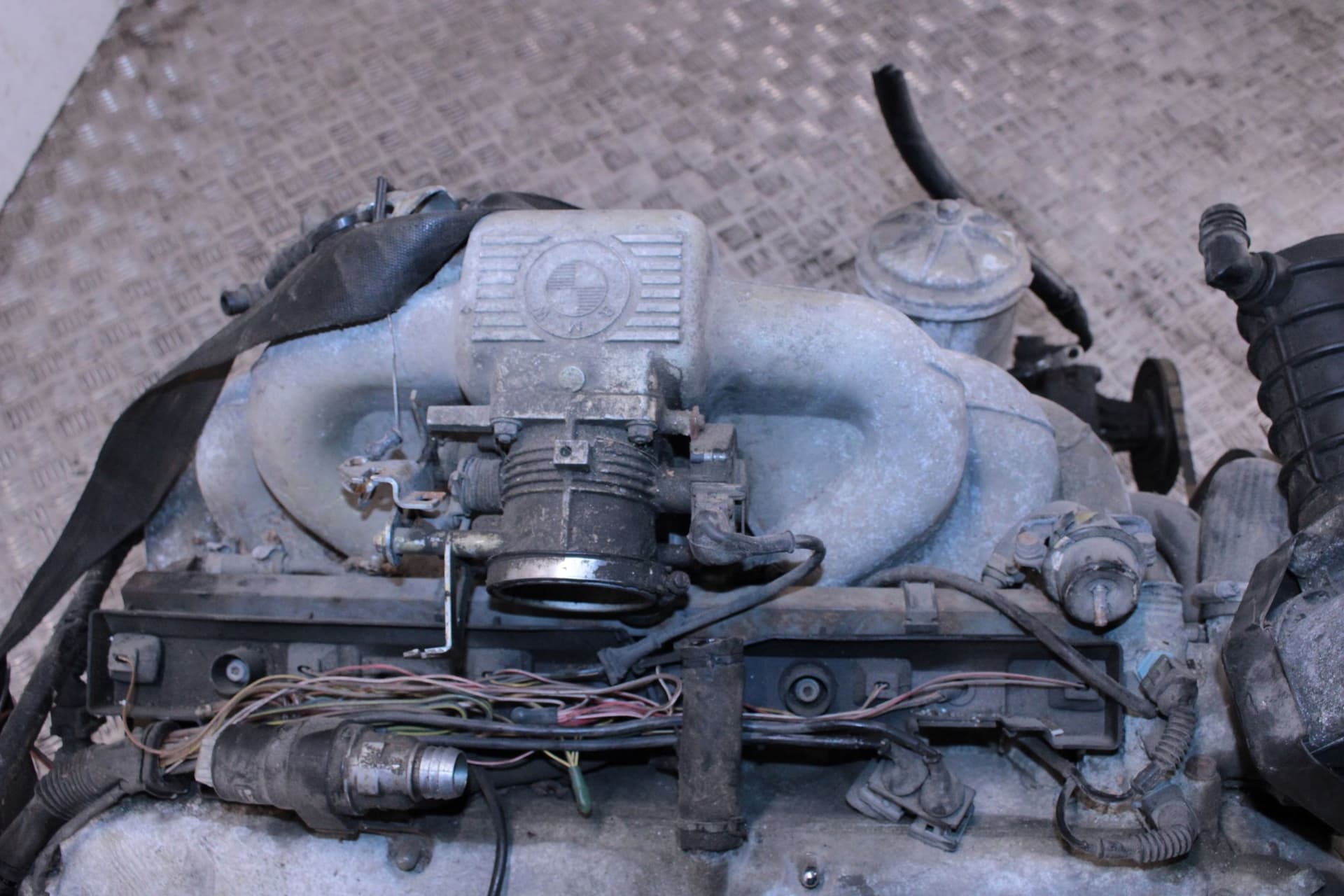 Moteur M30 B30 (306KA) — vue 3
