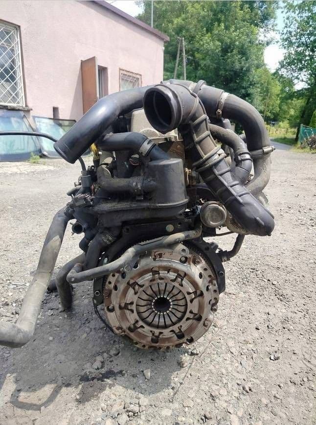 Moteur C9DB — vue 4