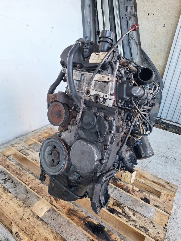 Moteur F1CE0481D — vue 2