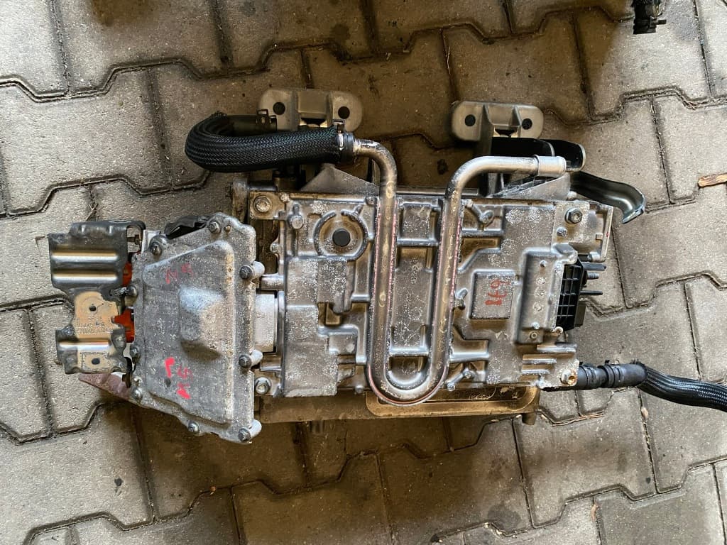 Moteur 6AM 402 — vue 3
