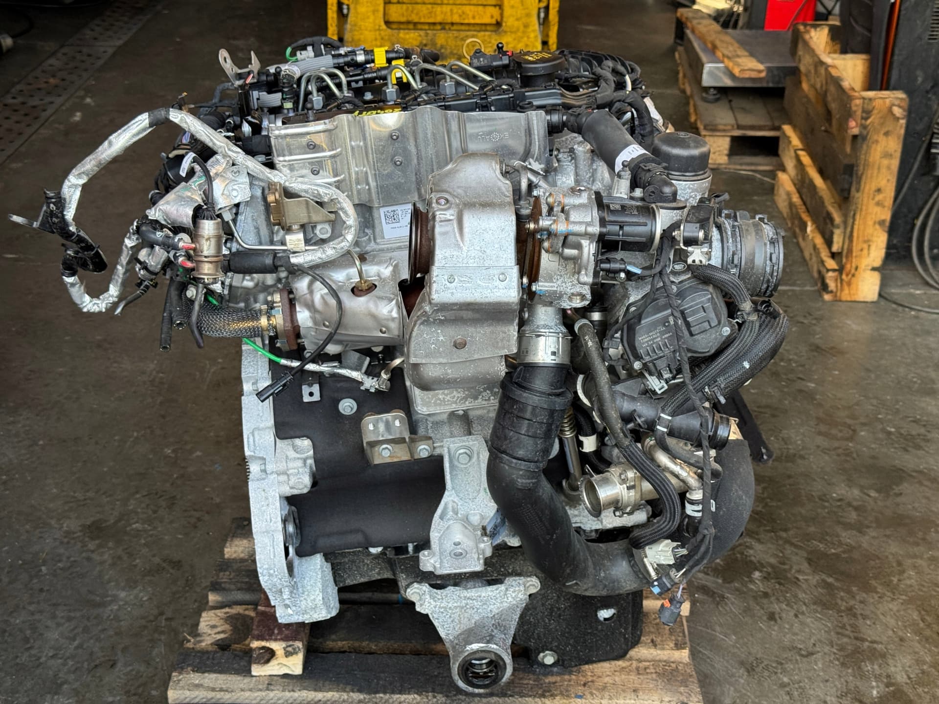 Moteur 204DTY(AJ21D4) — vue 3