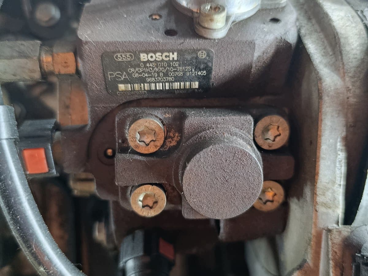 Moteur 8HZ (DV4TD) — vue 2